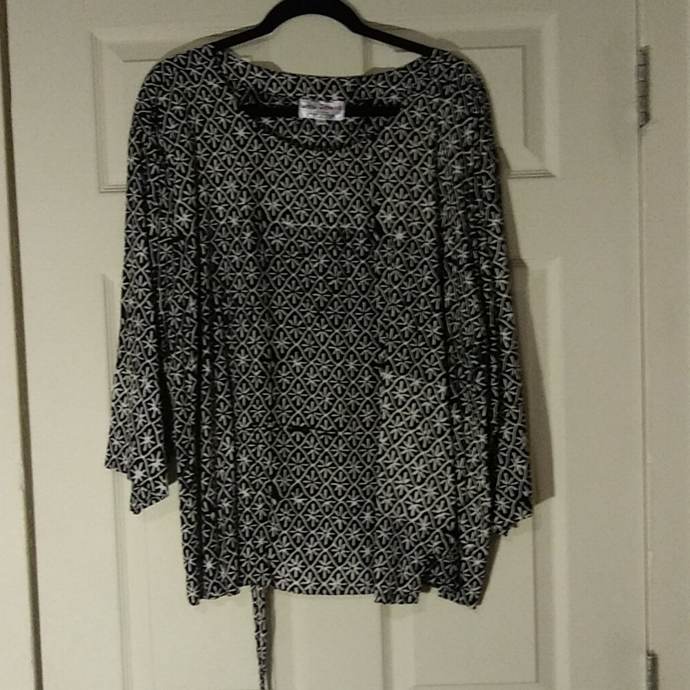 Wild thing wild woman 3/4 sleeve top